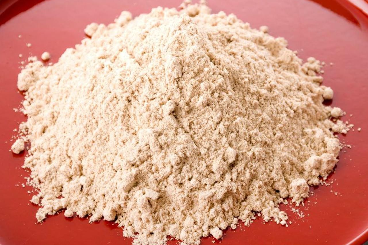 U Tibetu se od ječmenog brašna i tekućine zamijesi glatka kuglica, koja se jede za doručak, ručak ili večeru