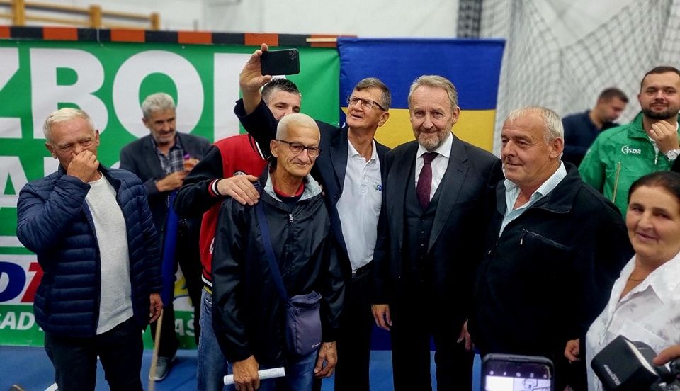 "Posebno je opasno unutarbošnjačko ili unutarbosansko rivalstvo koje se u politici redovno pretvara u neprijateljstvo", kazao je Izetbegović.