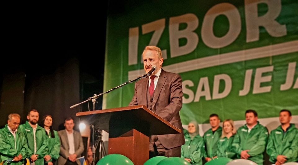 "Posebno je opasno unutarbošnjačko ili unutarbosansko rivalstvo koje se u politici redovno pretvara u neprijateljstvo", kazao je Izetbegović.