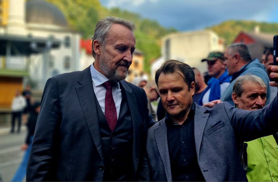 "Posebno je opasno unutarbošnjačko ili unutarbosansko rivalstvo koje se u politici redovno pretvara u neprijateljstvo", kazao je Izetbegović.