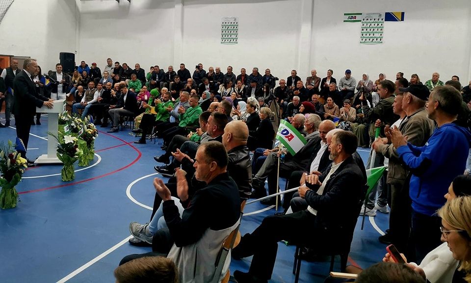 "Posebno je opasno unutarbošnjačko ili unutarbosansko rivalstvo koje se u politici redovno pretvara u neprijateljstvo", kazao je Izetbegović.