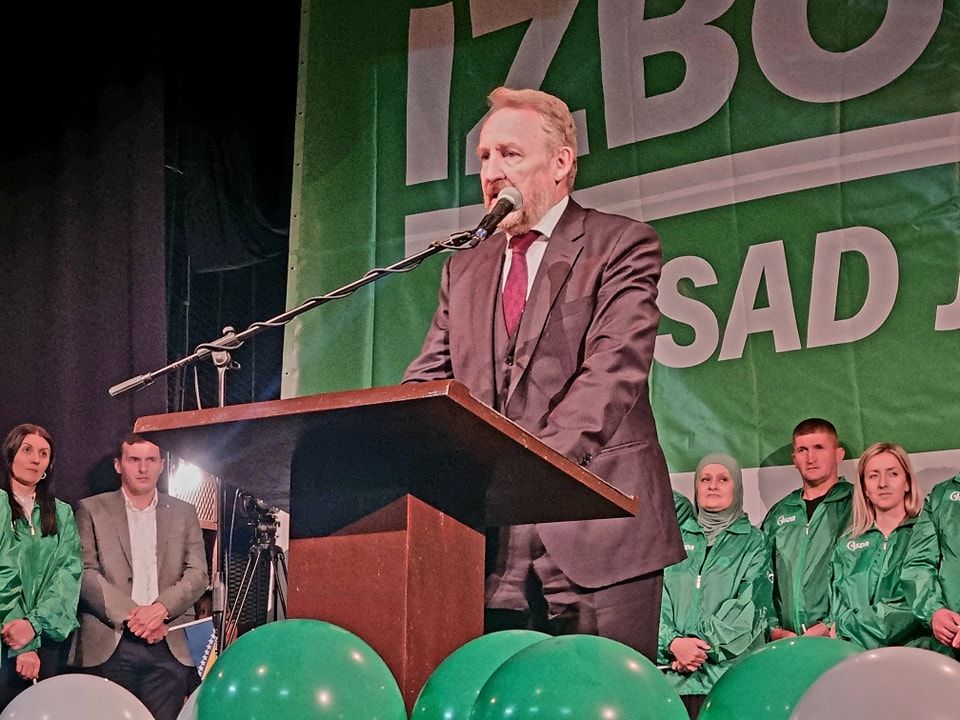 "Posebno je opasno unutarbošnjačko ili unutarbosansko rivalstvo koje se u politici redovno pretvara u neprijateljstvo", kazao je Izetbegović.