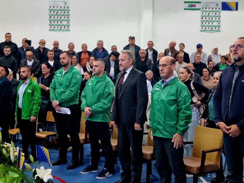 "Posebno je opasno unutarbošnjačko ili unutarbosansko rivalstvo koje se u politici redovno pretvara u neprijateljstvo", kazao je Izetbegović.