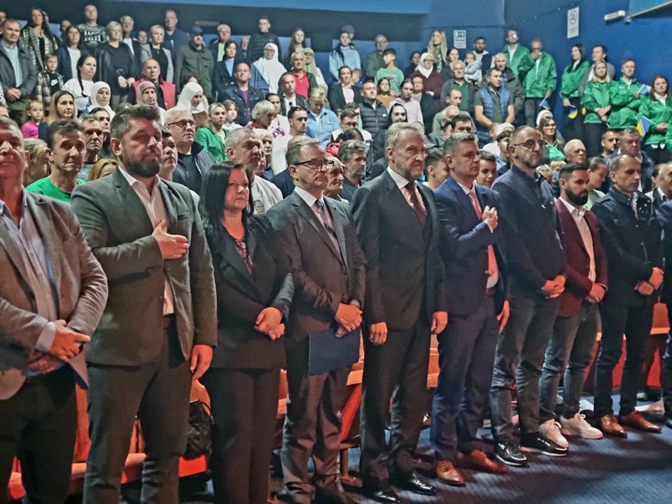 "Posebno je opasno unutarbošnjačko ili unutarbosansko rivalstvo koje se u politici redovno pretvara u neprijateljstvo", kazao je Izetbegović.