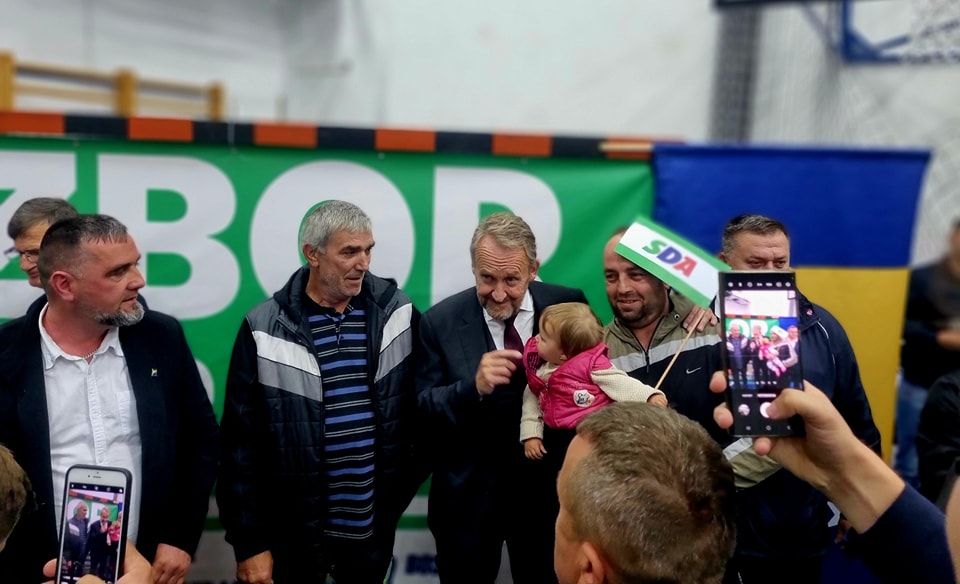 "Posebno je opasno unutarbošnjačko ili unutarbosansko rivalstvo koje se u politici redovno pretvara u neprijateljstvo", kazao je Izetbegović.