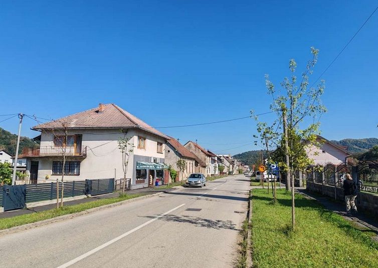 Nekada brojna i vitalna, ova zajednica danas se suočava s procesom postepenog nestajanja, pogođena migracijama, starenjem i društvenim podjelama