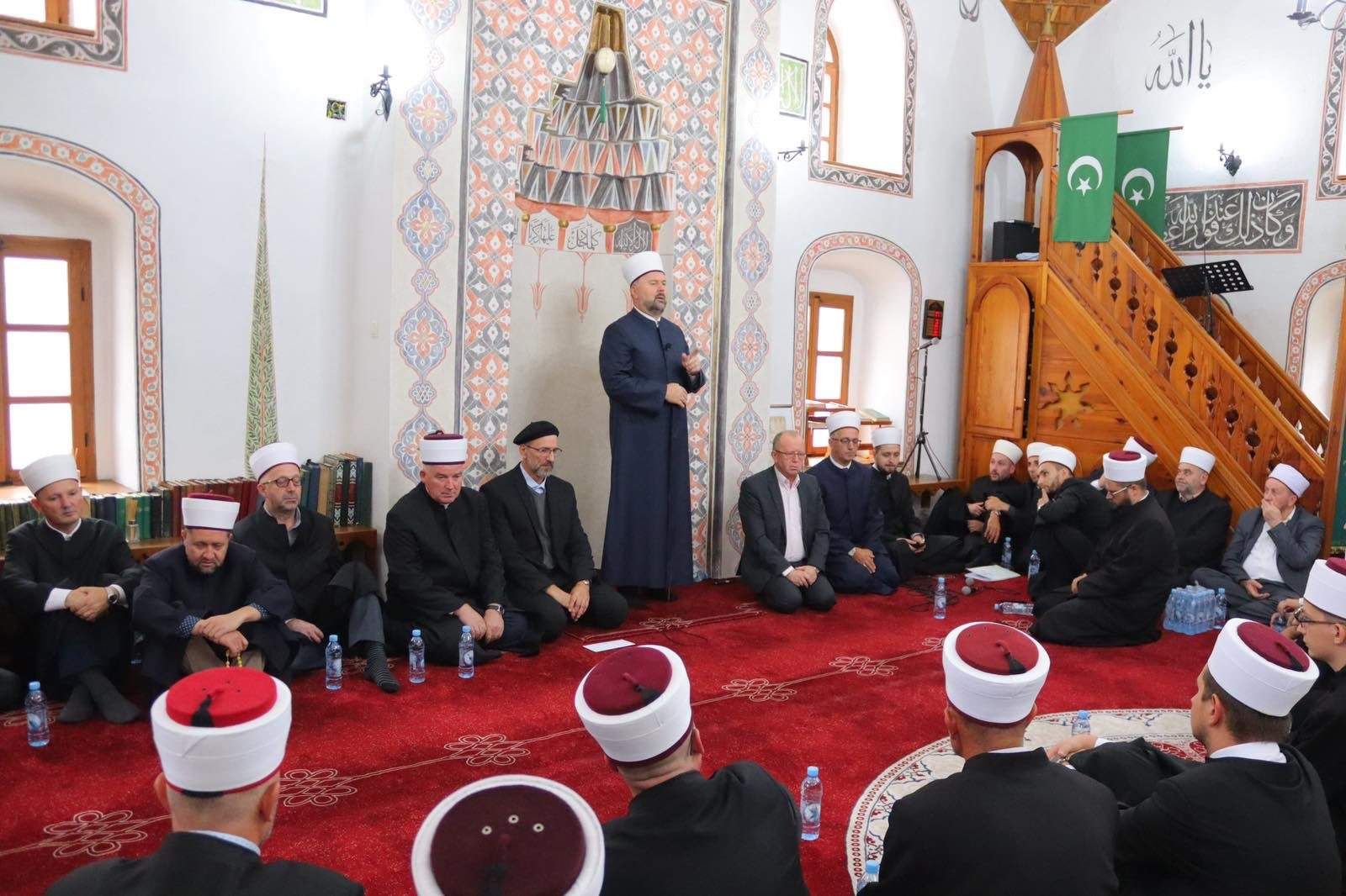 Mevludska svečanost u Čaršijskoj džamiji u Tešnju kao centralna manifestacija Medžlisa Tešanj povodom 12. rebiul-evela, dana rođenja Muhammeda a.s., održava se dugi niz godina
