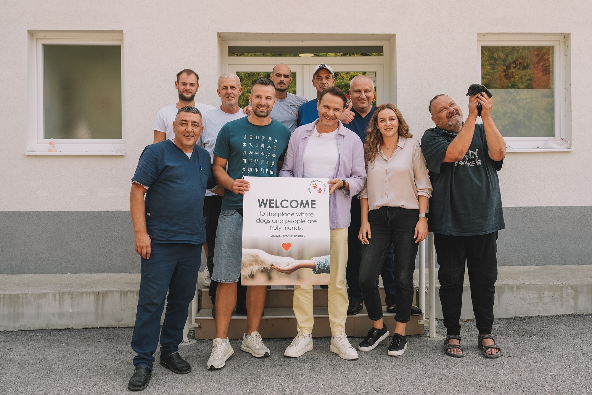 Poznati glumac Milan Pavlović, koji nikada u svom životu nije bio bliže ulozi pivota nego tog dana, sa Enisom Bešlagićem je u Goraždu po prvi put zaigrao rukomet!