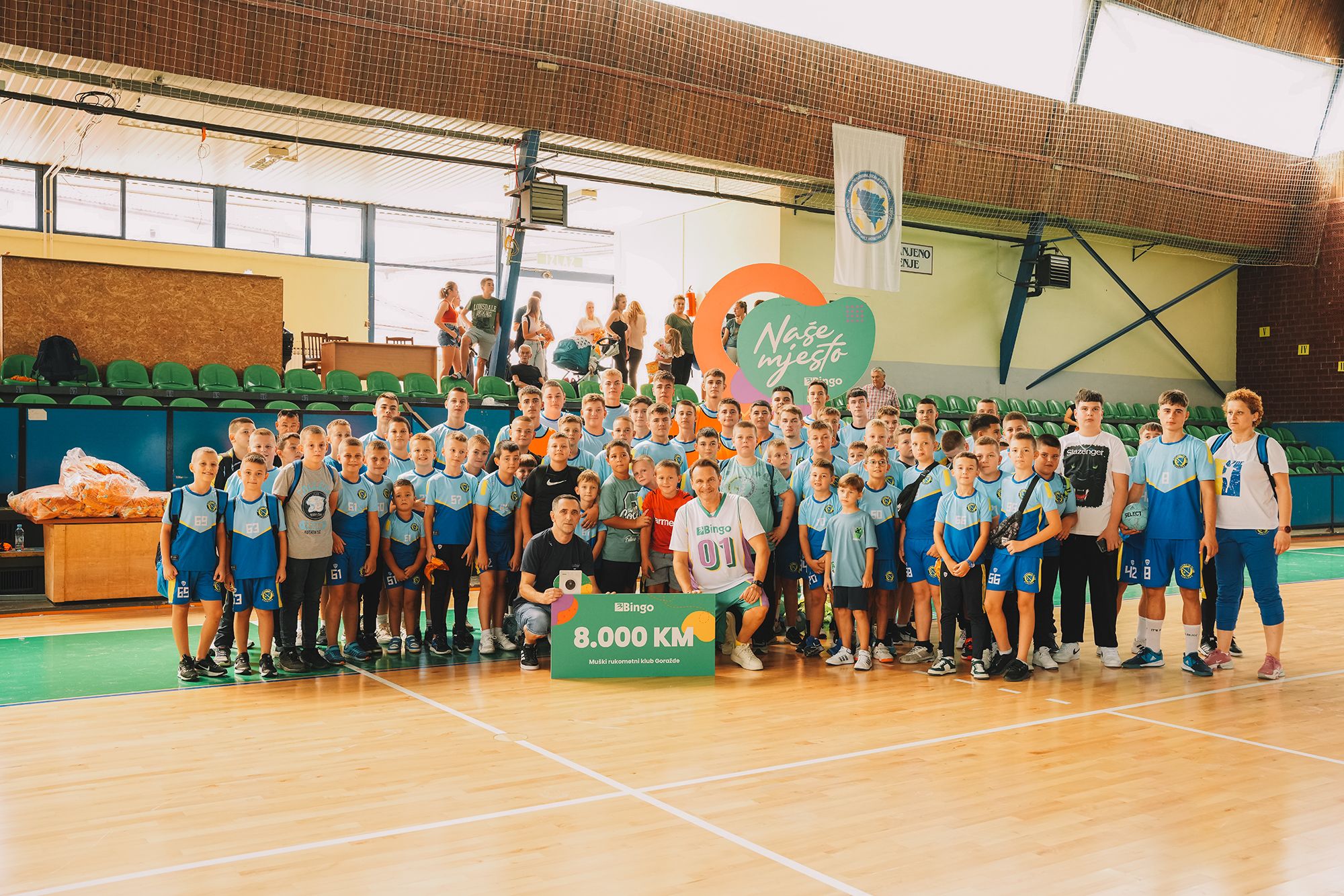 Poznati glumac Milan Pavlović, koji nikada u svom životu nije bio bliže ulozi pivota nego tog dana, sa Enisom Bešlagićem je u Goraždu po prvi put zaigrao rukomet!