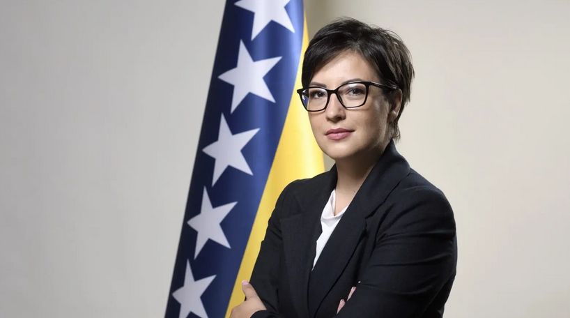 Bila je među prvima koja je javno ukazala na nepravde i sumnjive radnje trenutnog gradonačelnika, hrabro se boreći za prava građana, radnika i mještana Zavidovića