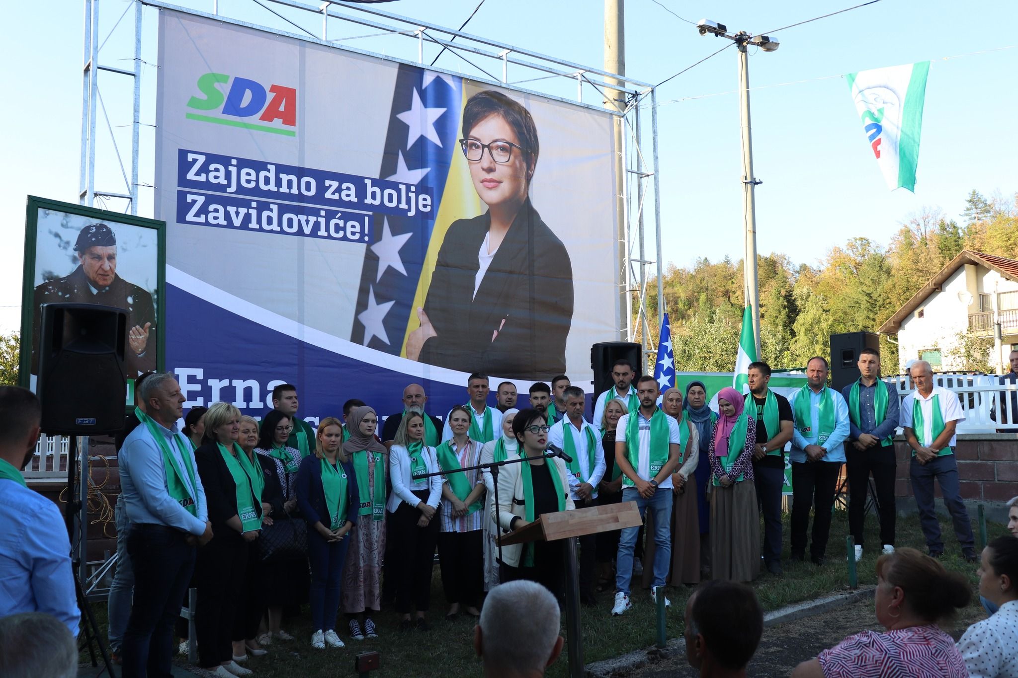 Bila je među prvima koja je javno ukazala na nepravde i sumnjive radnje trenutnog gradonačelnika, hrabro se boreći za prava građana, radnika i mještana Zavidovića