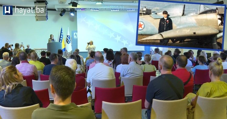 Film donosi priču o njegovom životu od rođenja, o porodici i obrazovanju, pa sve do njegove ključne uloge na Žuči u 2. viteškoj brigadi