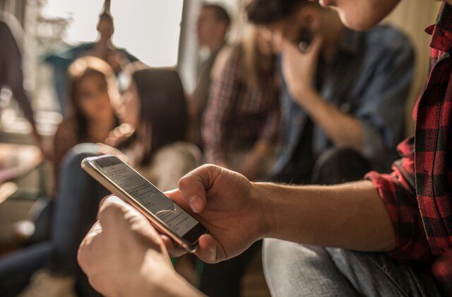 Sindikat traži da se zabrani upotreba mobitela tokom nastave u školama u Sarajevu