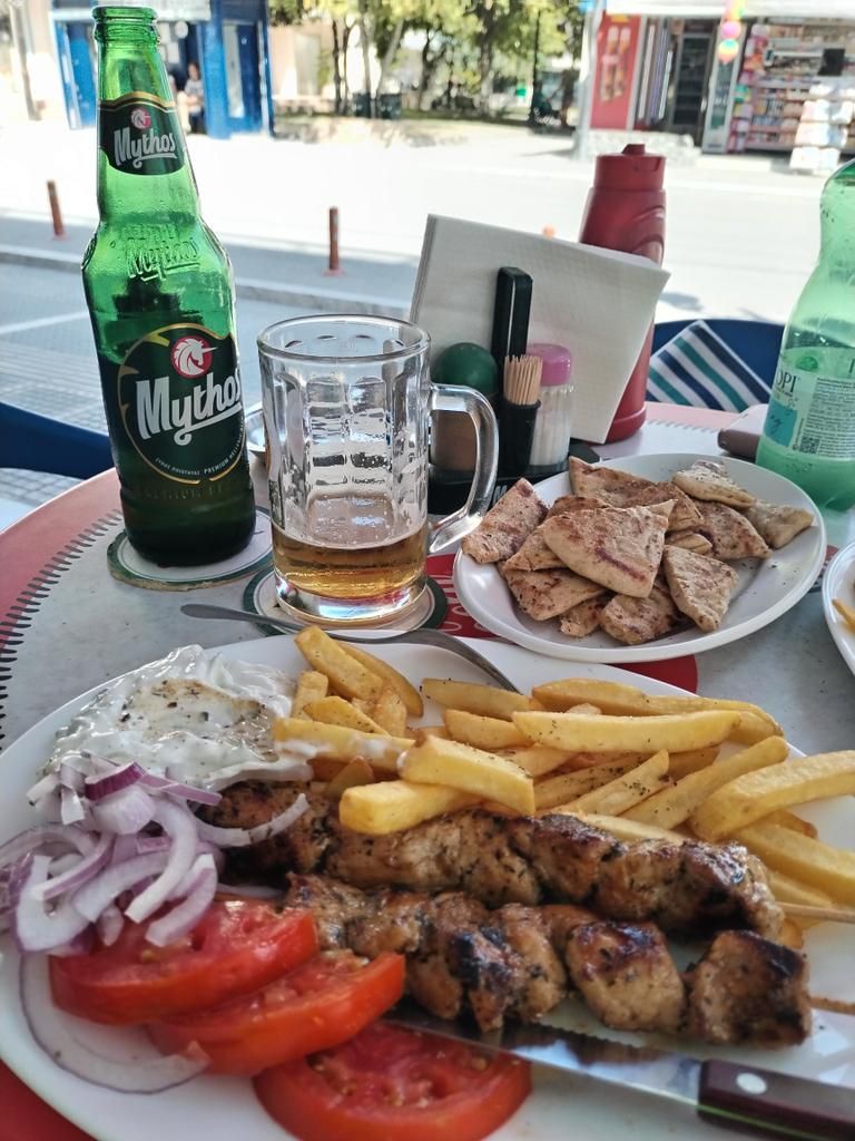 Korisnik društvenih mreža podijelio je fotografiju ručka iz Grčke, koji je koštao svega 10 eura (19.56 KM)