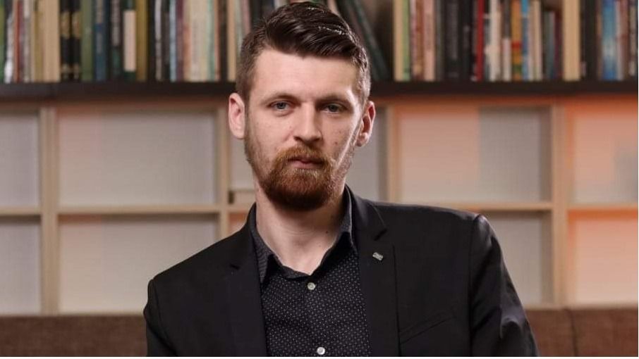 vakako, jedan od zahtjeva uposlenika je i odlazak dugogodišnjeg direktora Ismeta Ovčine. Radnici traže da Ovčina ode u penziju koja mu sljeduje po slovu zakona