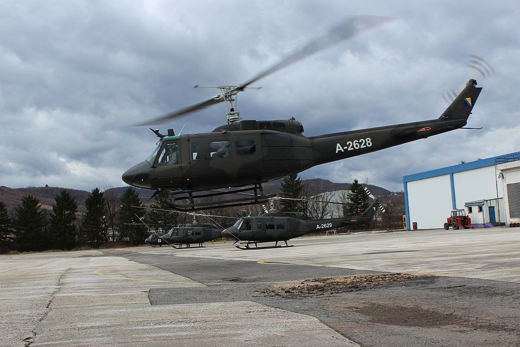 Šumski požar u Nacionalnom parku "Drina" kod sela Luka u općini Srebrenica aktivan je i danas