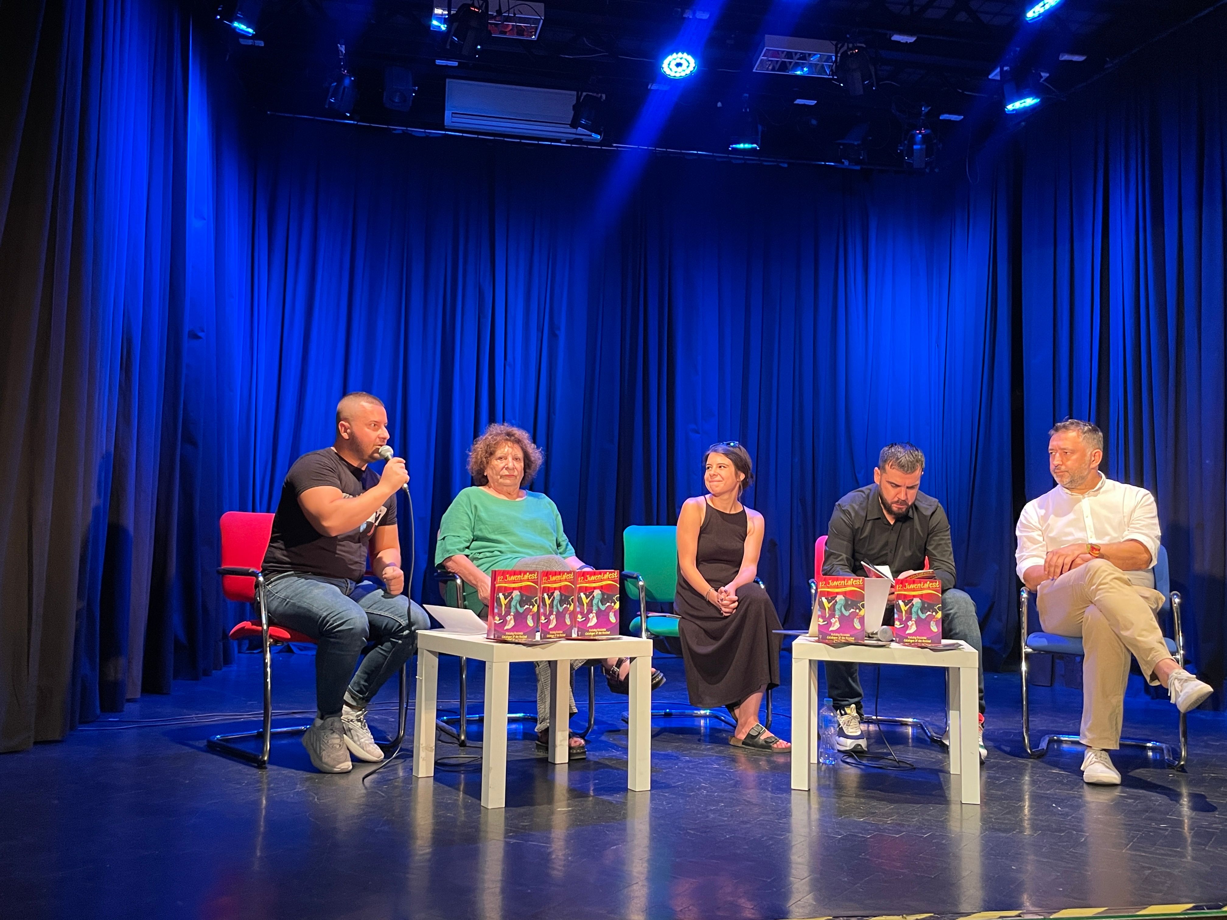 Uvod u festival je predstava „Up and Down“ na sceni SARTR-a, koja će biti odigrana već sutra od 20:00h. Ulaz je besplatan!