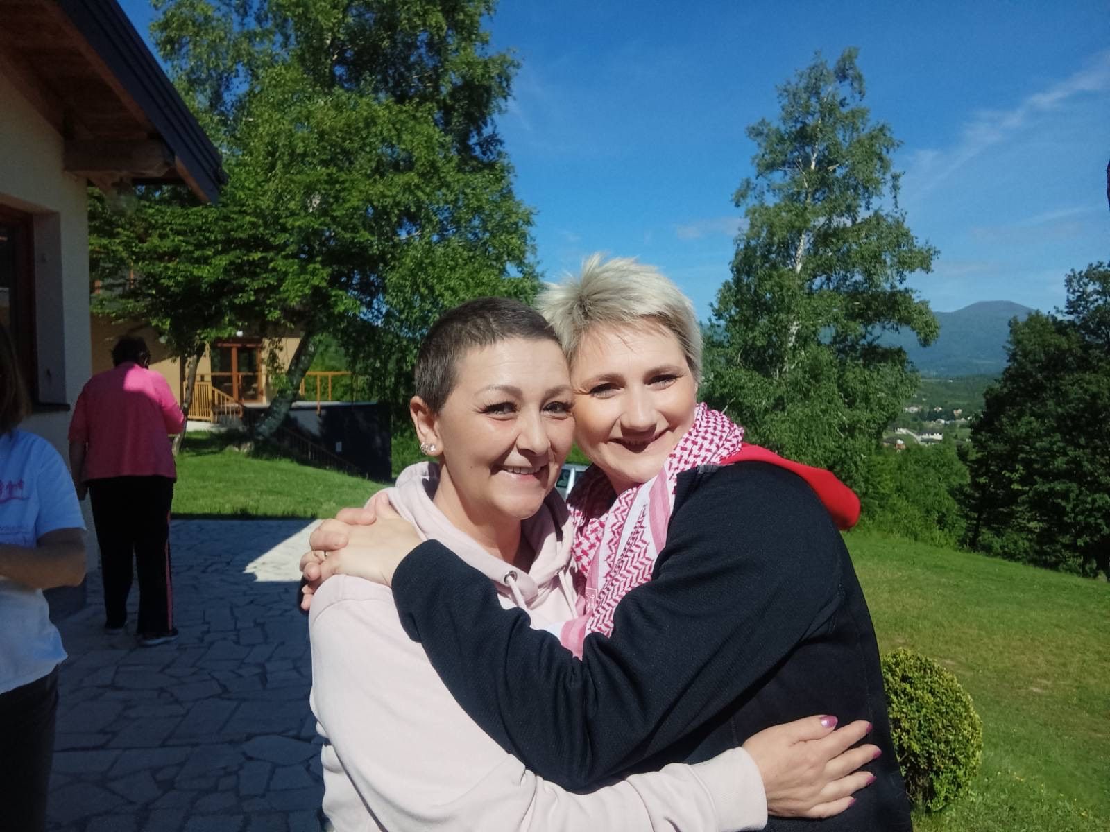 Po ko zna koji put, sistem je zakazao, ostavljajući Amru Ćamo u teškoj borbi za svoje zdravlje i pravdu. 