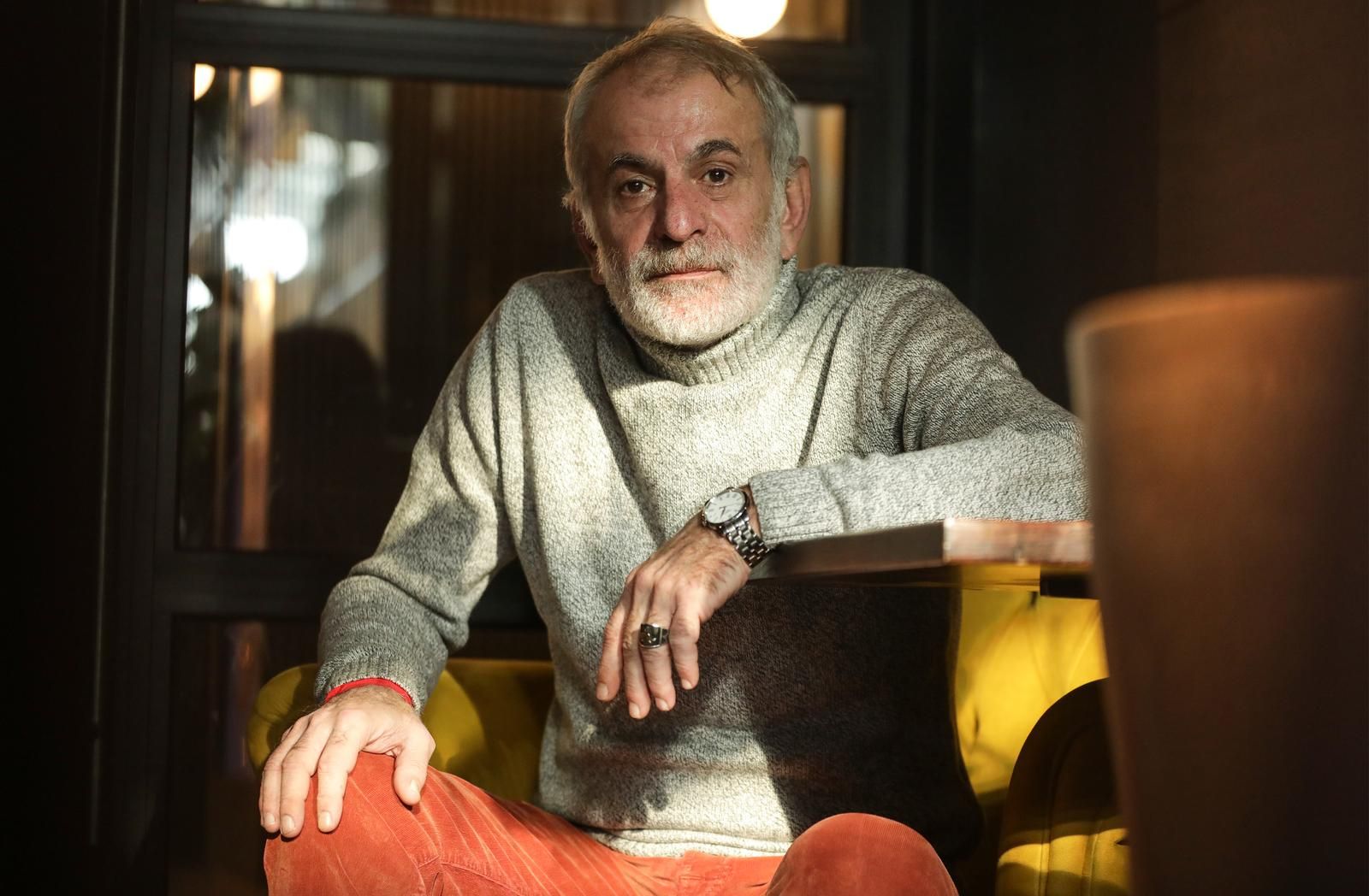 "Pozorište koje bi bilo potpuno odvojeno od vlasti bi imalo preduslov da se može nazvati Pozorištem"