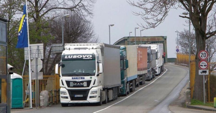 Gomilaju gubitke zbog zadržavanja na graničnim prijelazima sa Hrvatskom, a gube i kupce na inostranom tržištu jer robu ne stižu isporučiti u dogovorenom roku.
