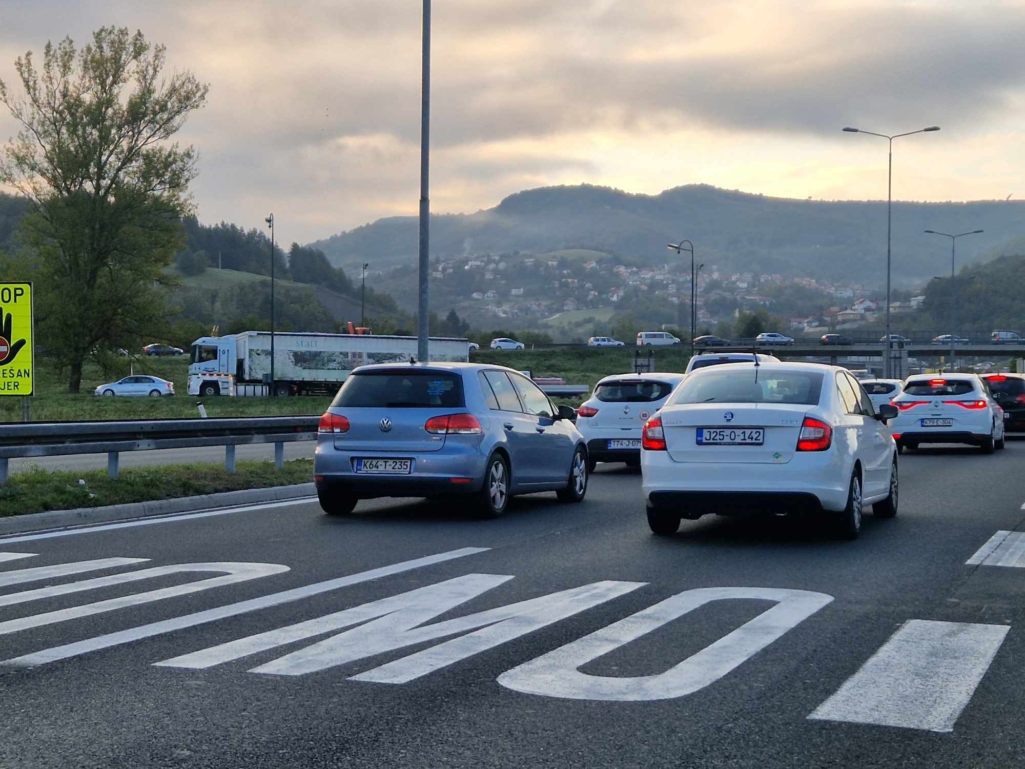 I dalje duge kolone na ulazu u Sarajevo: Evo gdje su planirani sanacioni radovi za danas