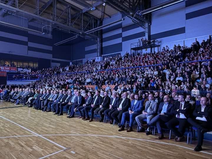 Obraćanje u svojstvu izaslanika reisul-uleme održao je Dževad Hodžić, direktor Uprave za obrazovanje i nauku Rijaseta IZBiH, koji je uručio i posebnu zahvalnicu načelniku Ajkuniću