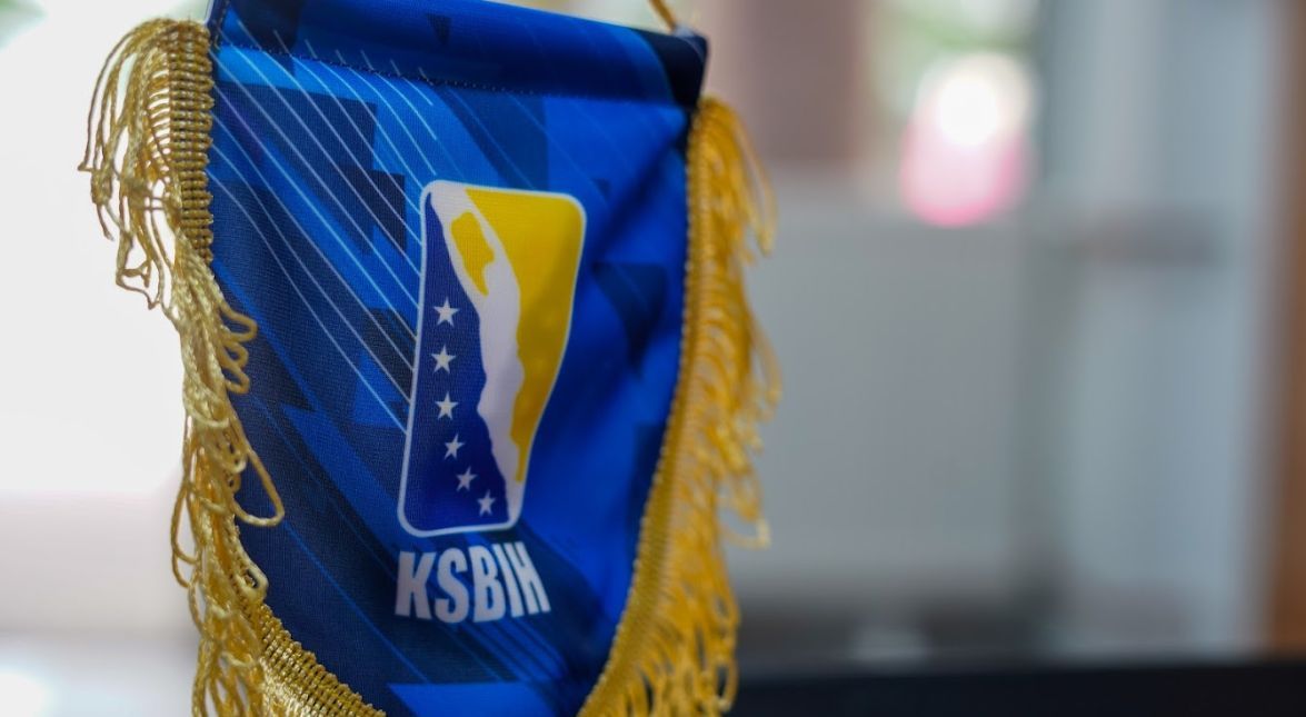 Potpisan je danas sporazum o otplati duga u više rata, sada će biti puno lakše nastaviti raditi na brojnim projektima, tvrdi Miloš.
