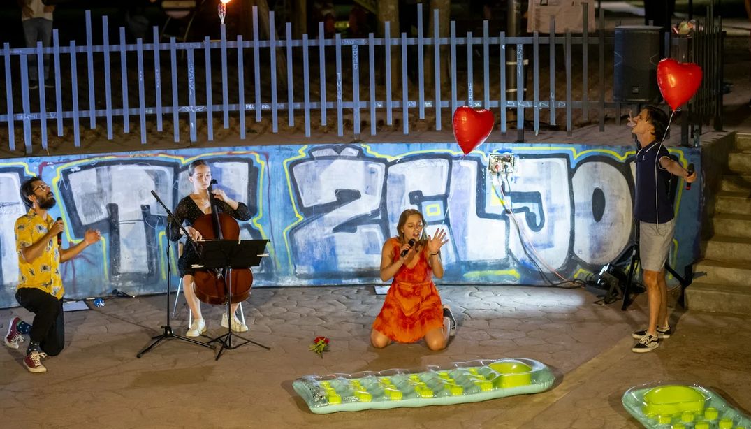 Prvo izvođenje je zakazano za 16. septembar u KSC Vogošća, dok će isti naslov biti izveden 18. septembra u JU KSC Ilijaš. Oba izvođenja počinju u 20:00 sati