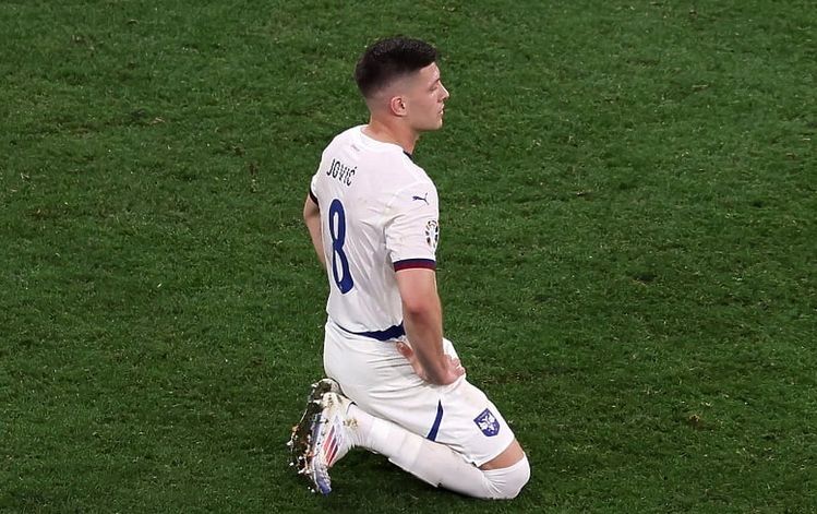 Posljednjih dana srbijanski mediji pominju da će se Jović vratiti u Crvenu zvezdu, ali je ostalo vrlo malo vremena da Beograđani završe još jedan veliki posao