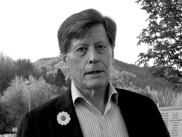 Bio je tužilac koji je prvi dokazao genocid u Srebrenici i time postavio temelje za druge procese protiv odgovornih za Srebrenicu, naveli su