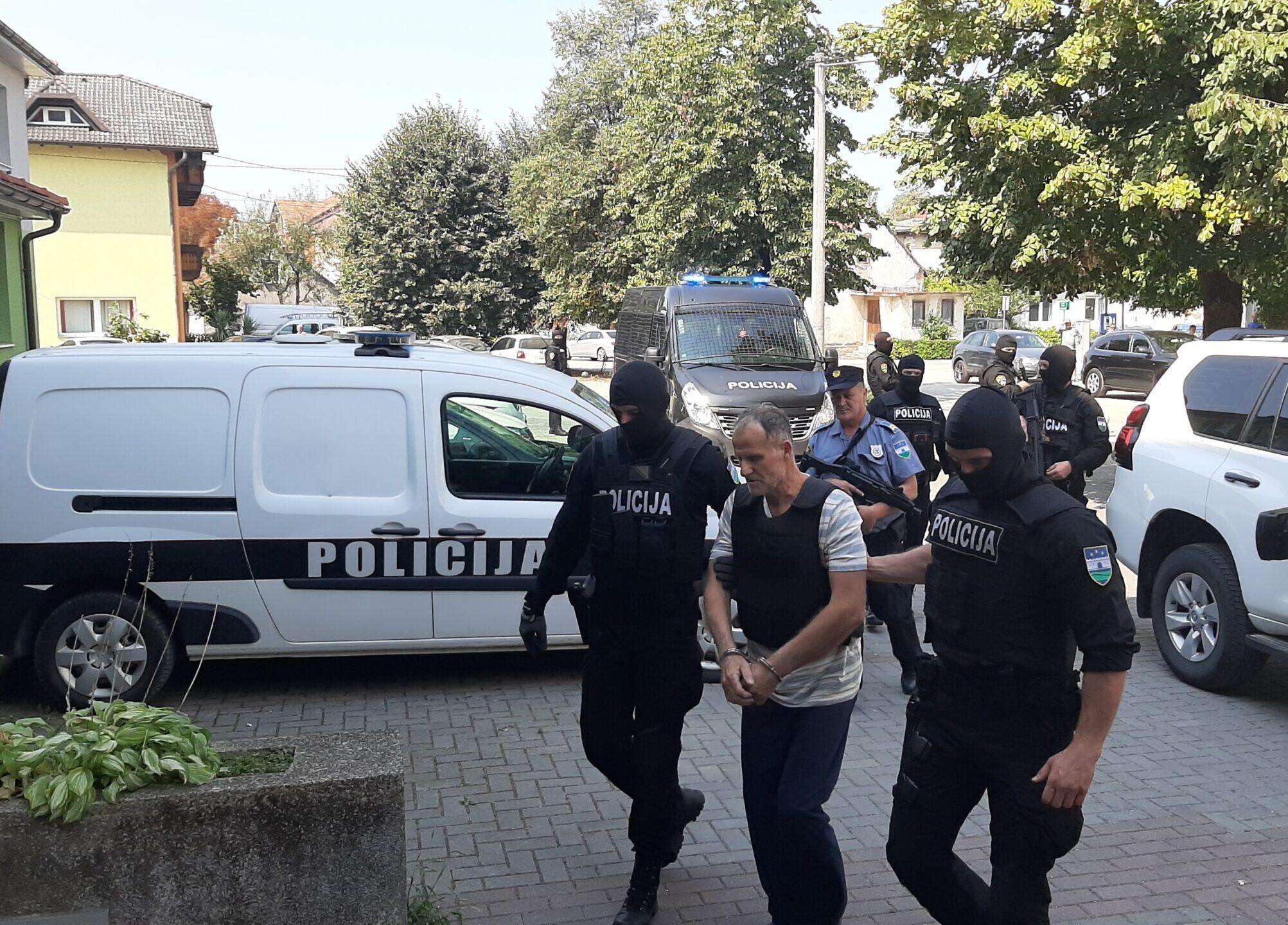 Vukalić je, nakon što je počinio trostruko ubistvo, pokušao izvršiti i samoubistvo