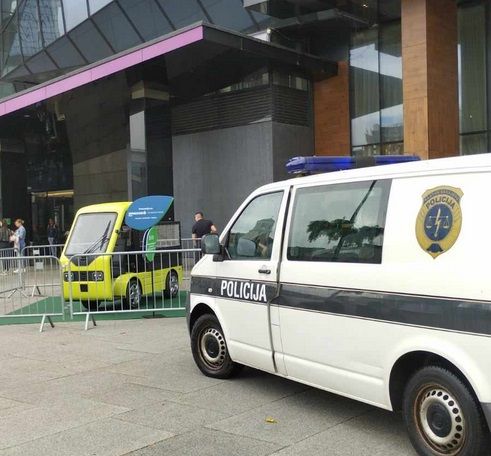 Podsjećamo da je jučer stigla i dojava da je bomba postavljena na Međunarodnom aerodromu Sarajevo, a onda i na letu Sarajevo-Memmingen