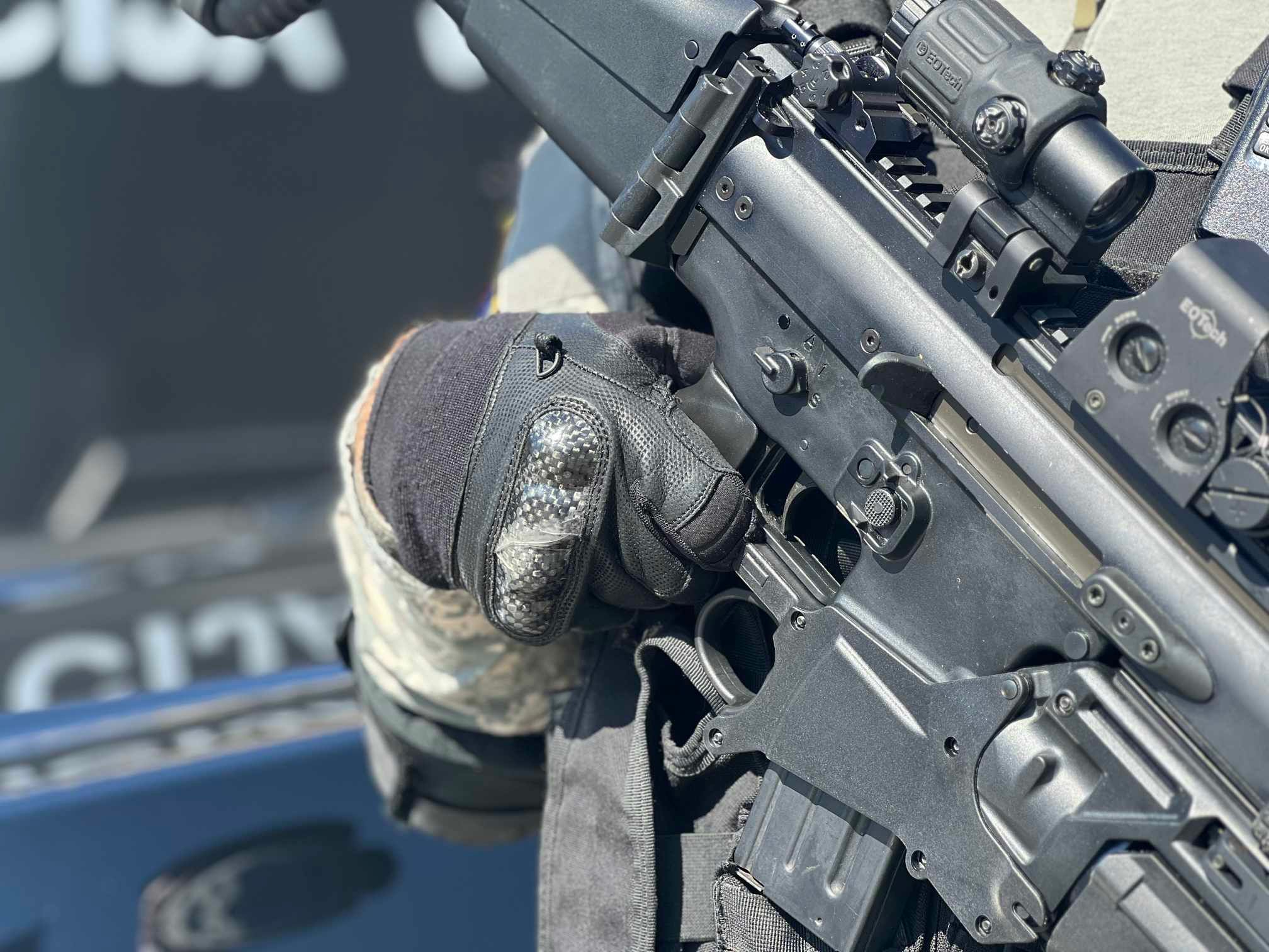 Nabavka tri Roschel vozila je izvršena u okviru strateškog opremanja i jačanja policije u Kantonu Sarajevo