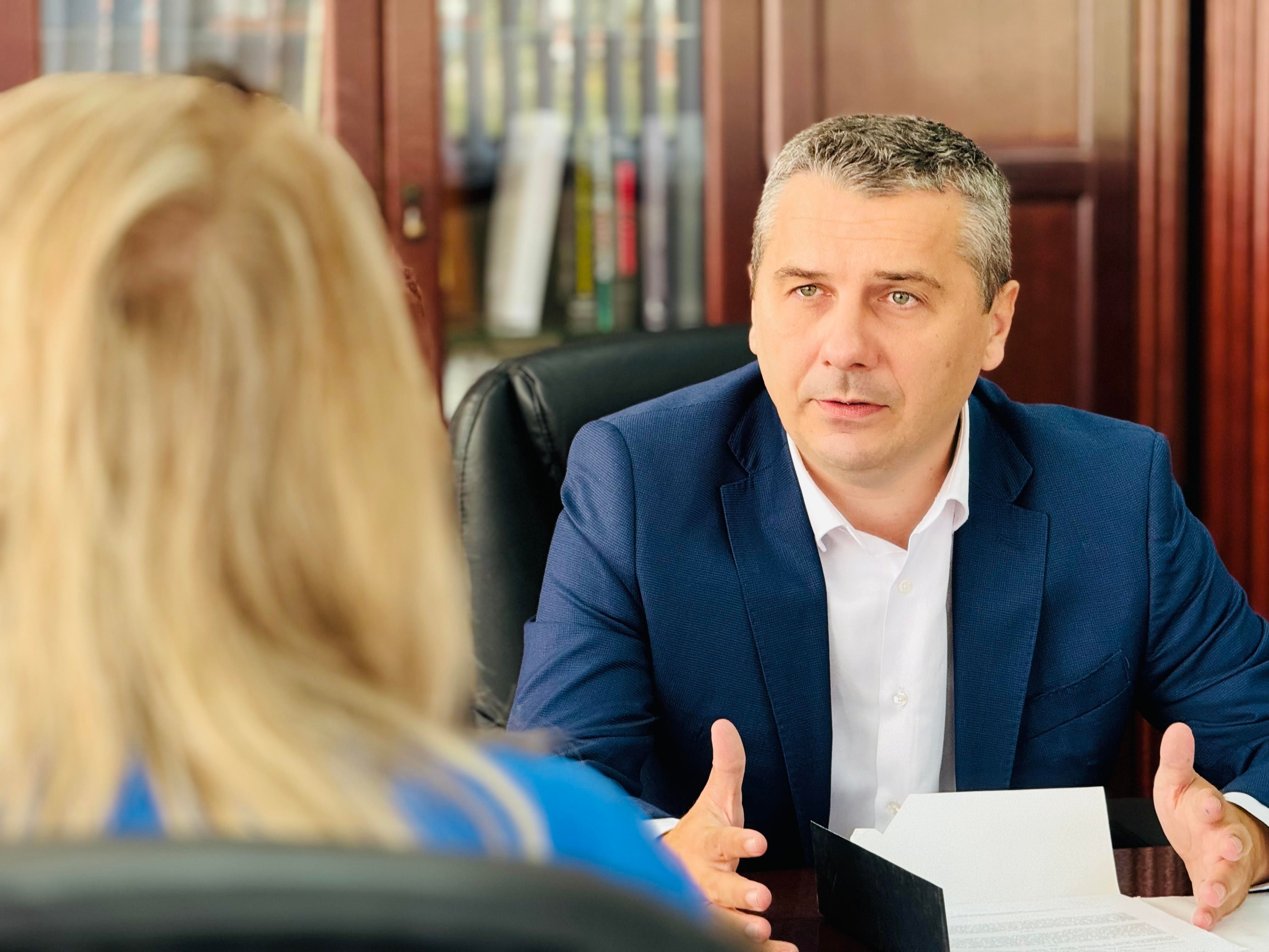 
Istaknuto je da osigurana podrška olakšavaju rad škole i odvijanje nastavnog procesa