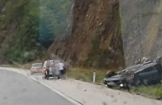Dvije saobraćajne nesreće dogodile su se u poslijepodnevnim satima na autoputu A-1 Zenica - Visoko, a na svu sreću povrijeđenih nije bilo.