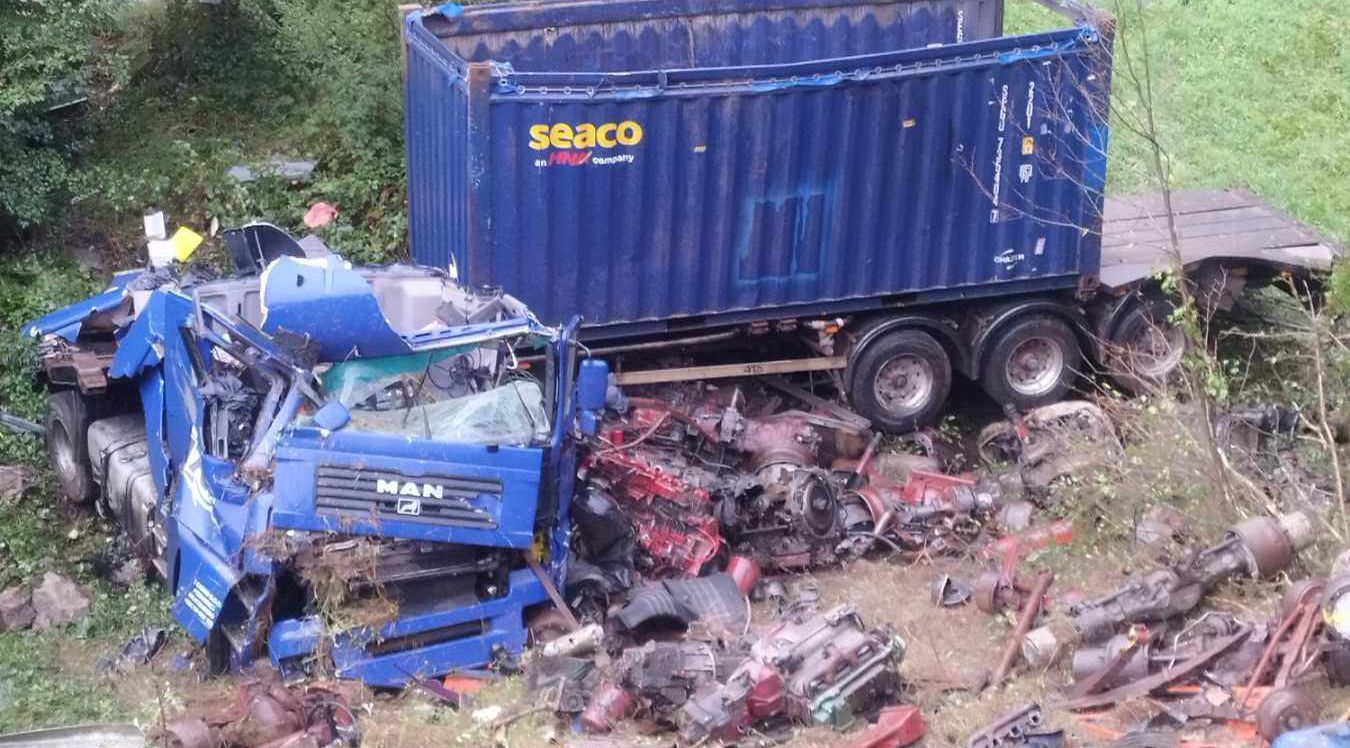 U teškoj saobraćajnoj nesreći je učestvovalo jedno teretno motorno vozilo