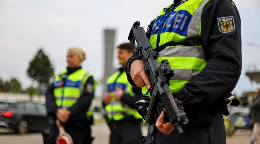 Vjeruje se kako u tromeđi te tri europske zemlje žive Nijemci, koji rade u jednoj, a primjerice žive u drugoj zemlju. Posve je normalno otići u kupovinu u susjednu zemlju