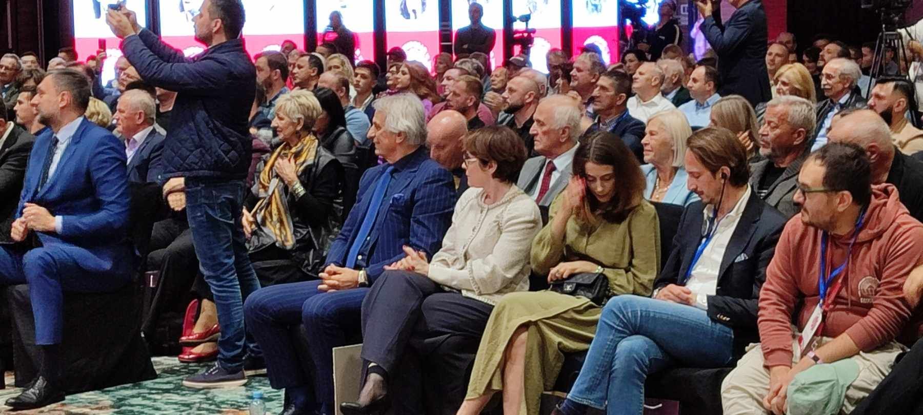 U ovom sportsko-dokumentarnom filmu u hotelu Hils u Sarajevu uživale su mnoge legende sporta 