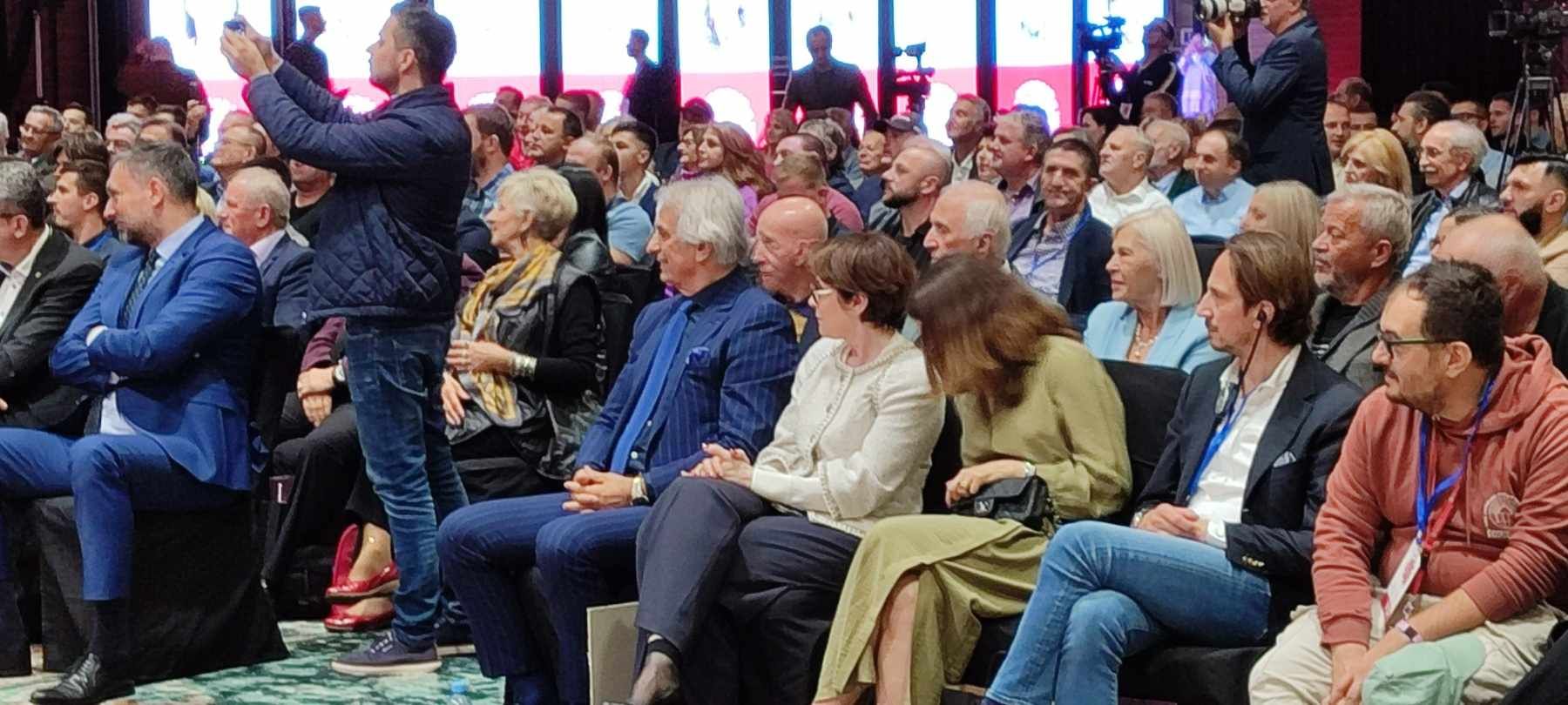 Noć prepuna emocija: Održana premijera filma Moja istina-Vahid Halilhodžić
