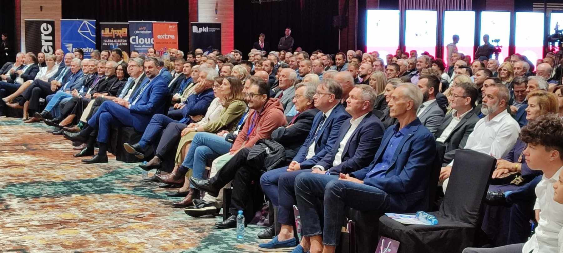 Noć prepuna emocija: Održana premijera filma Moja istina-Vahid Halilhodžić