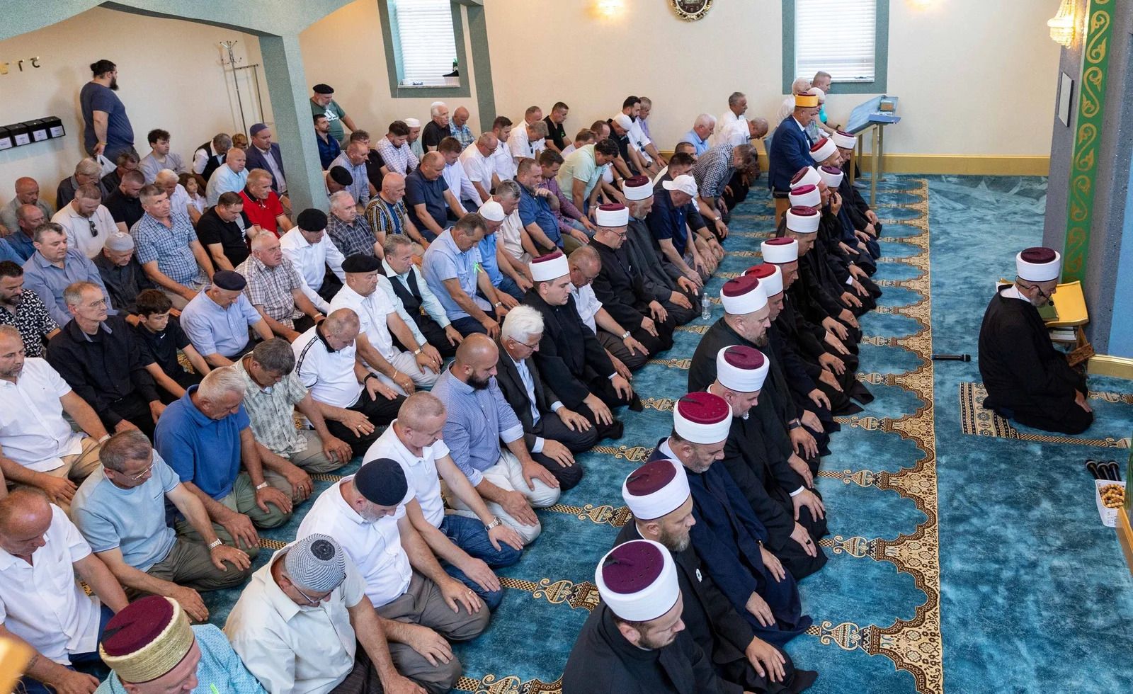 Uz veliki broj vjernika, svečanom otvorenju prisustvovali su izaslanik reisul-uleme bihaćki muftija hfz. Mehmed-ef. Kudić, gradonačelnik Utice Mike Galime, senator Joe Griffo