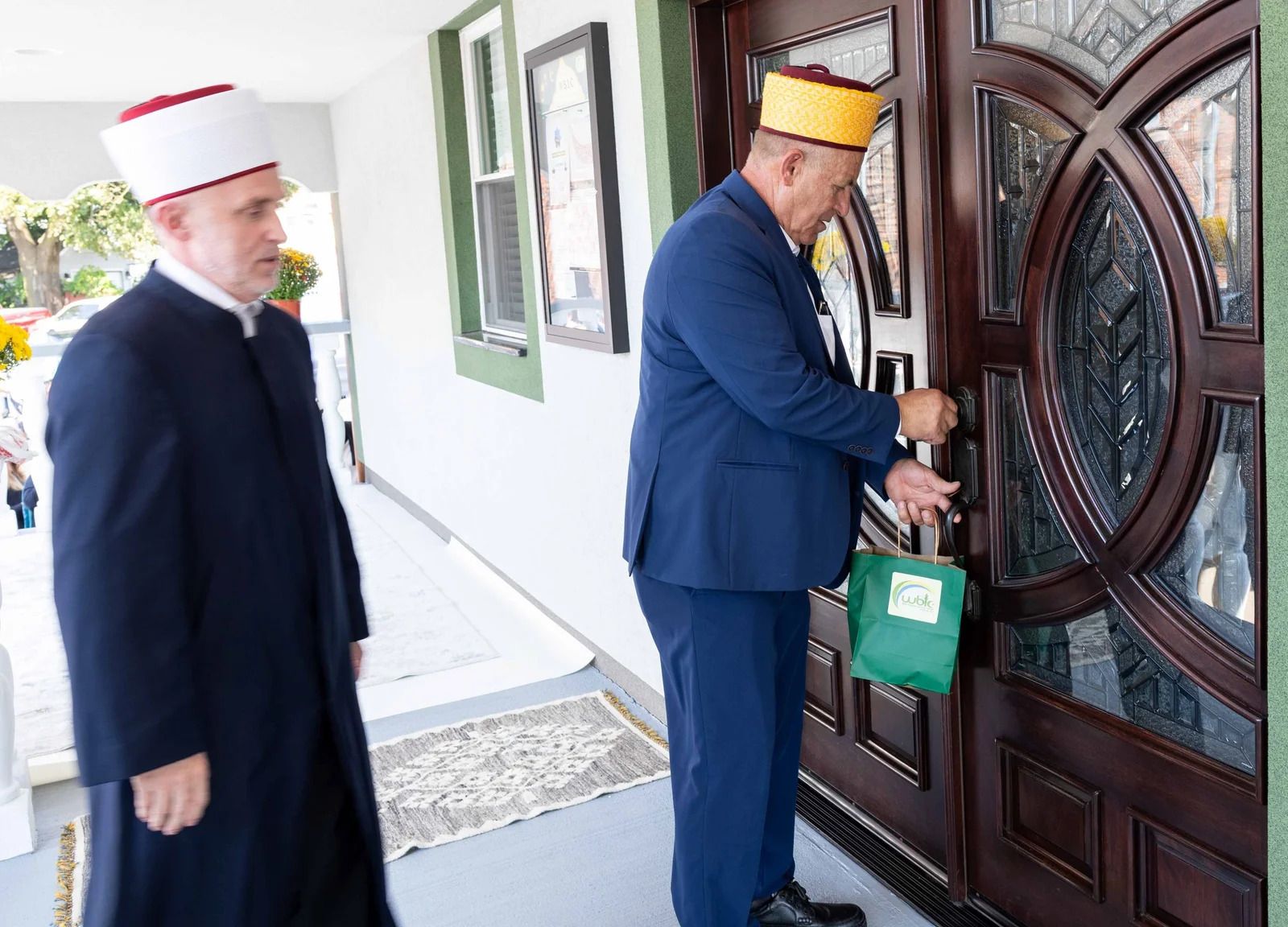 Uz veliki broj vjernika, svečanom otvorenju prisustvovali su izaslanik reisul-uleme bihaćki muftija hfz. Mehmed-ef. Kudić, gradonačelnik Utice Mike Galime, senator Joe Griffo