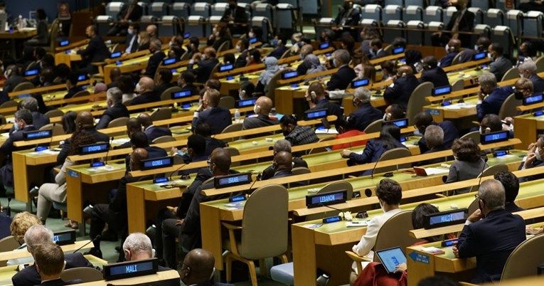 Na početku 79. zasjedanja najvećeg tijela UN-a, palestinski diplomati sjedili su u ime "Države Palestine" između Šri Lanke i Sudana.