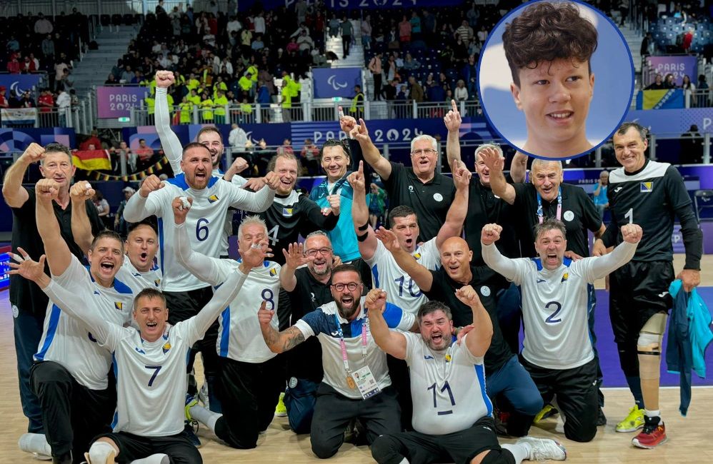 Podsjećamo da su reprezentacija Bosne i Hercegovine u sjedećoj odbojci i plivač Ismail Barlov osvojili srebrene medalje na Paraolimpijskim igrama u Parizu
