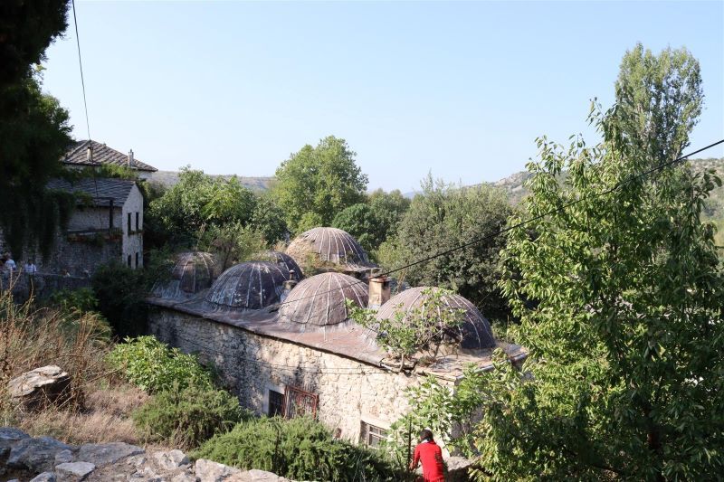 Dvodecenijsku borbu Islamske zajednice da počiteljsku medresu vrati u svoj posjed sve vrijeme je pratila opstrukcija vlasti, različitih interesnih grupacija i lokalnih moćnika