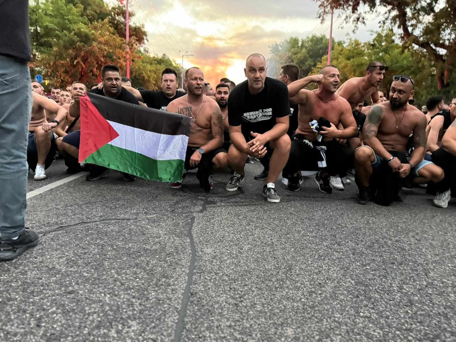 Naši navijači ulicama Budimpešte skandiraju ime svoje države ali i uzvikuju „Palestina"