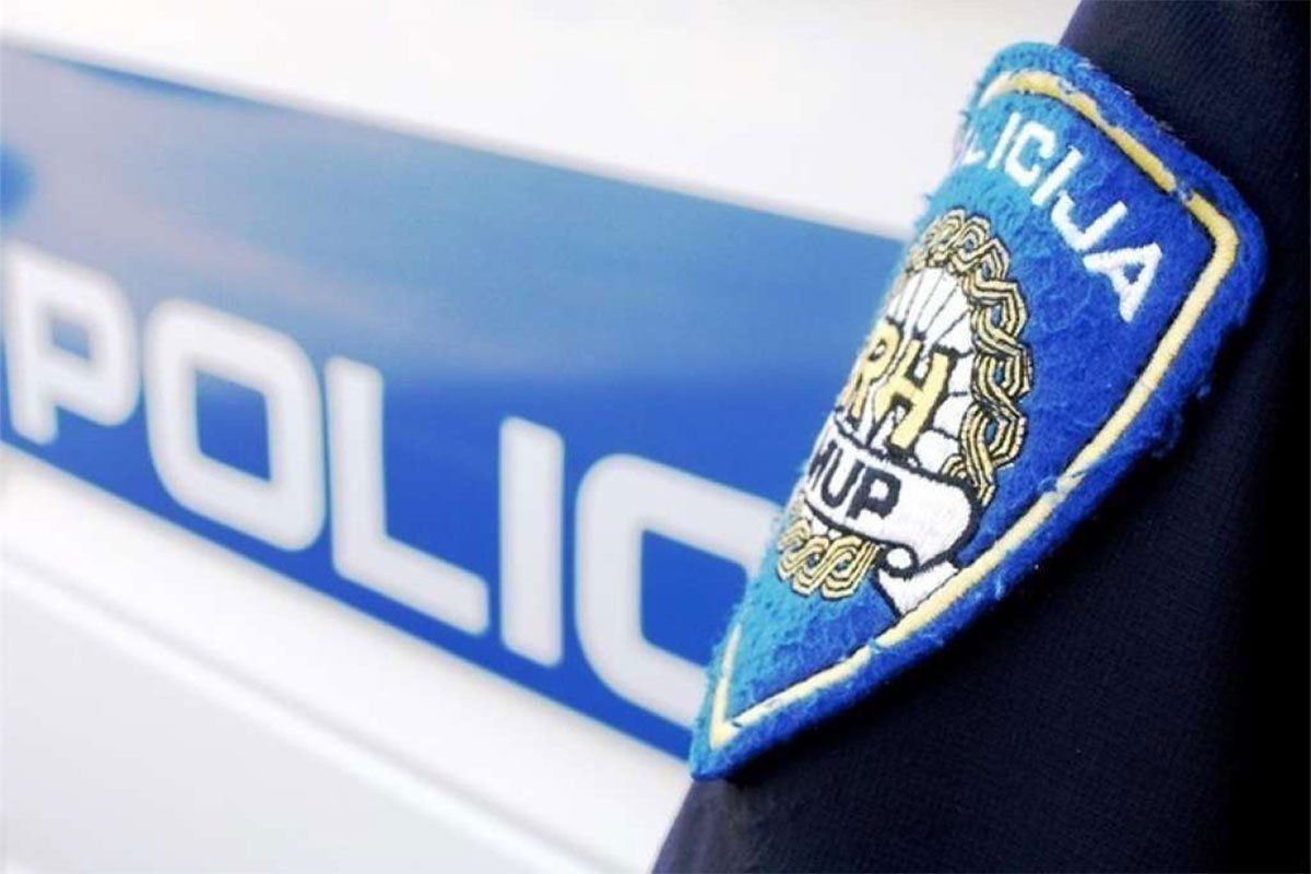 Panika u susjedstvu: Muškarac se raznio bombom ispred trgovine, nastavnici zadržali djecu u školi