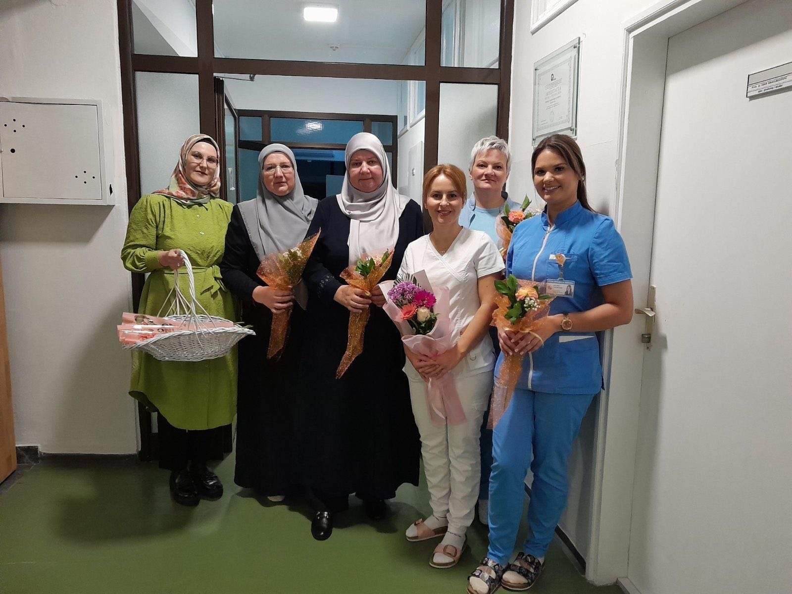 Mevludska svečanost u Čaršijskoj džamiji u Tešnju kao centralna manifestacija Medžlisa Tešanj povodom 12. rebiul-evela, dana rođenja Muhammeda a.s., održava se dugi niz godina