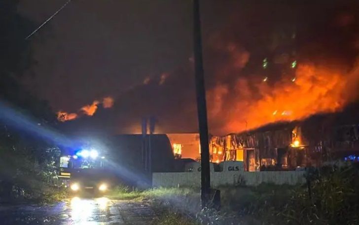 Gore skladišta na južnoj obilaznici, a svjedokinja je rekla: "Čula se eksplozija"