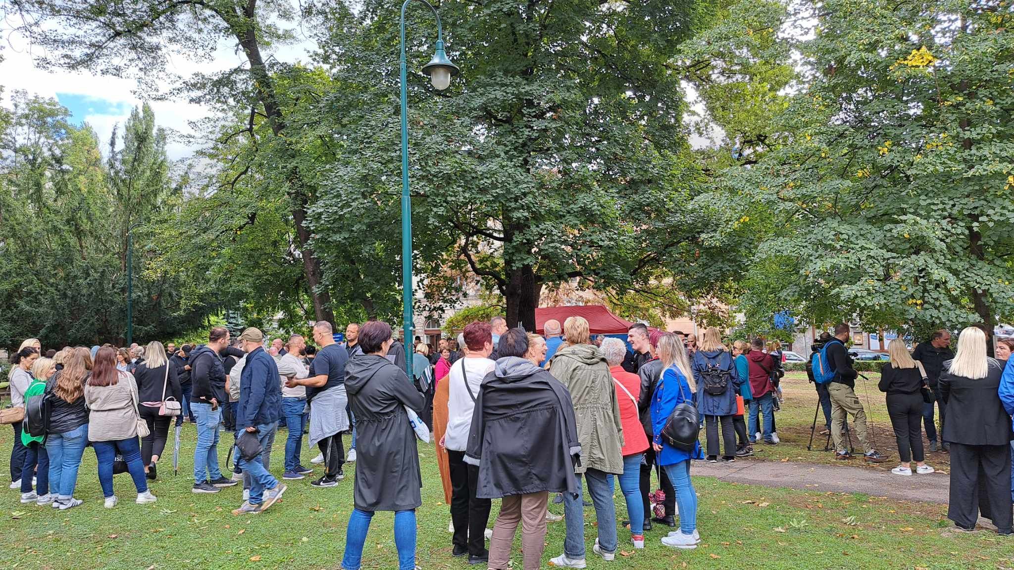 Zdravstveni radnici ne odustaju od svojih zahtjeva: Traže hitnu sjednicu Skupštine KS